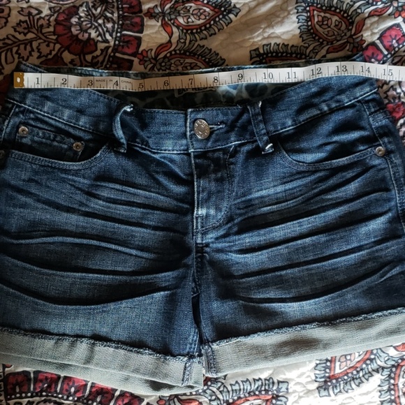 Express Shorts - Picture 2 of 7